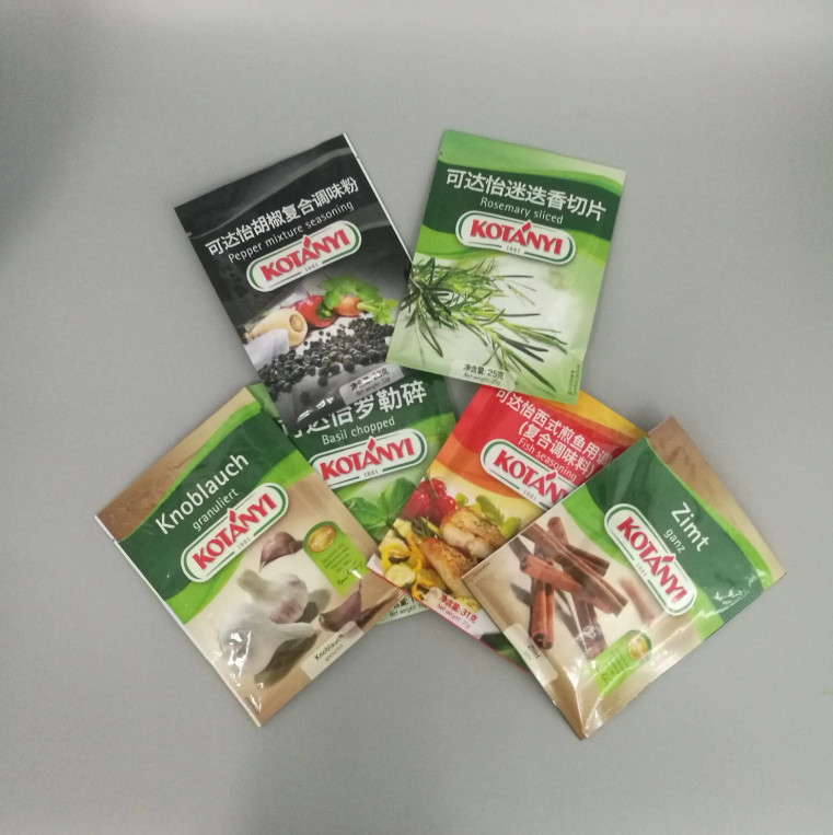 Rosemary dilimlenmiş baharat Plastik ambalaj Küçük poşet 3 taraflı mühürlü alüminyum torbalar Paketleme için